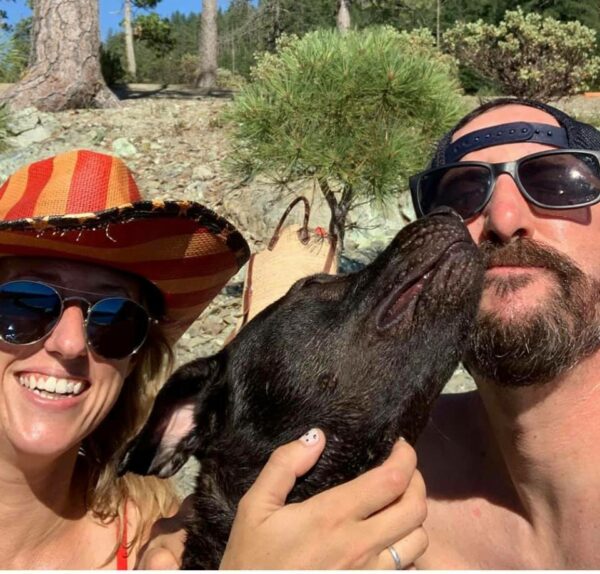 Del desamor a la esperanza: el milagro de rescate junto a la playa de un cachorro sarnoso-1
